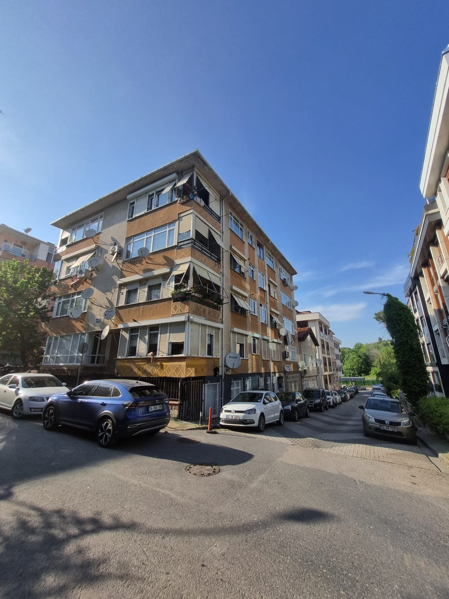 İCADİYE MAHALLESİNDE ARAKAT 3+1 SATILIK DAİRE