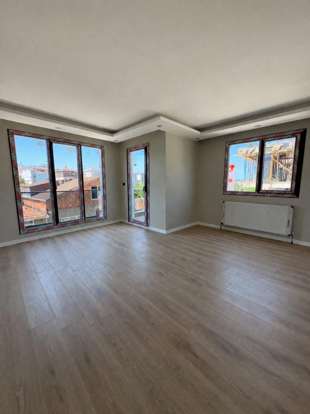 ÇEKMEKÖY BÖLGESİNDE SATILIK ARAKAT DAİRE