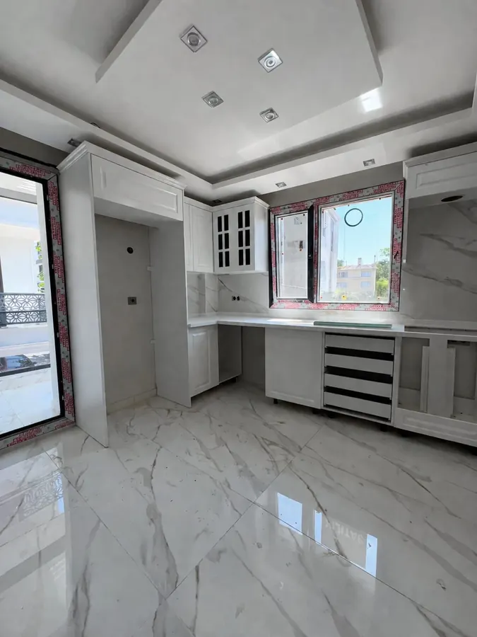 ÇEKMEKÖY BÖLGESİNDE SATILIK ARAKAT DAİRE